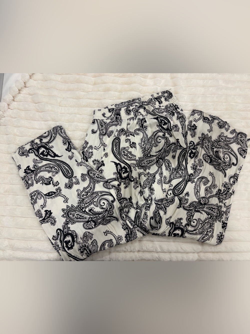Zara White Pants with Black Paisley Print
